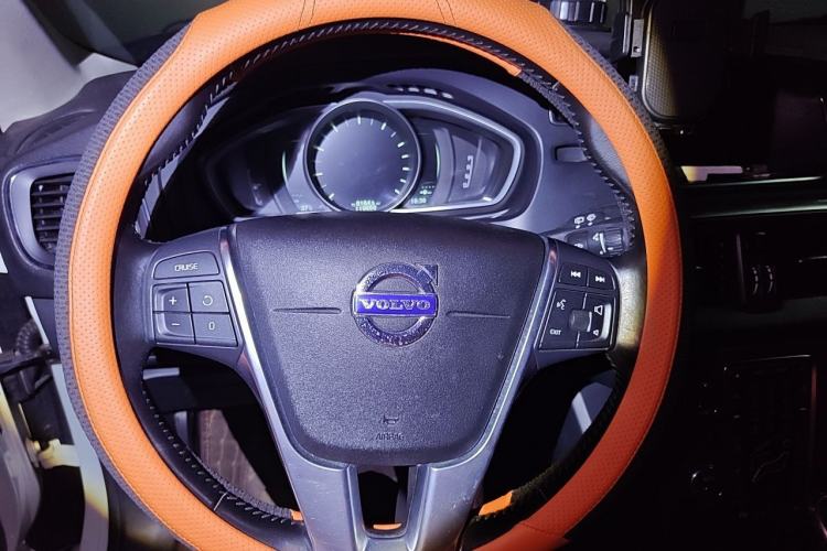 Used Volvo V40 2015 1.6T Zhiya Edition Steering Wheel