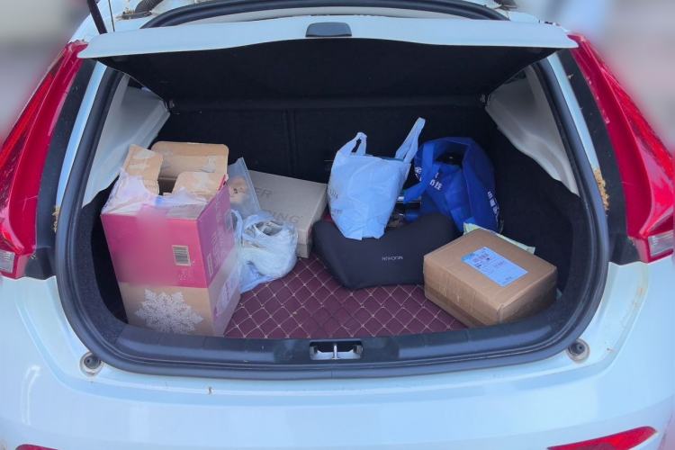 Used Volvo V40 2015 1.6T Zhiya Edition Trunk