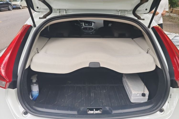 Used Volvo V40 2015 1.6T Zhiyi Edition Trunk