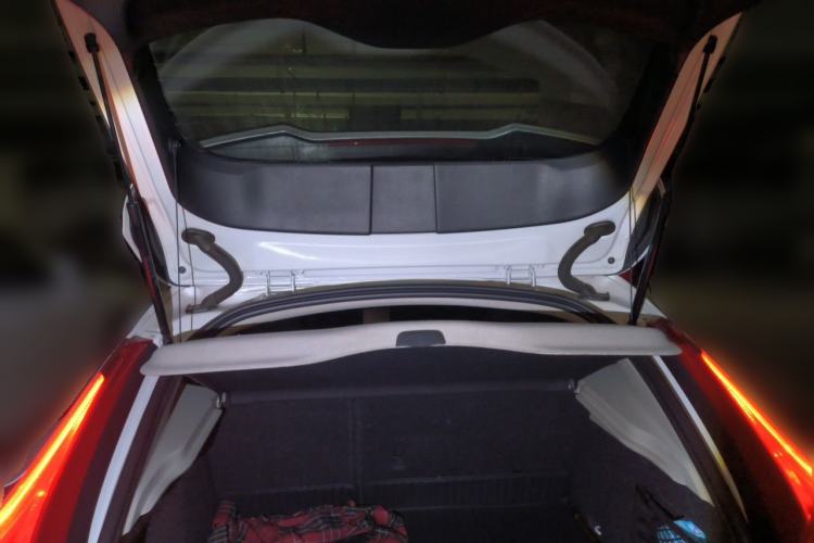 Used Volvo V40 2015 1.6T Zhiya Edition Trunk