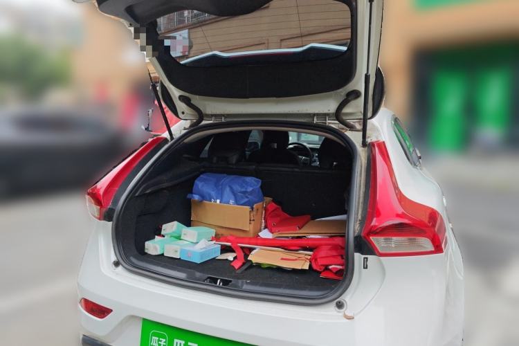 Used Volvo V40 2015 1.6T Zhiya Edition Trunk