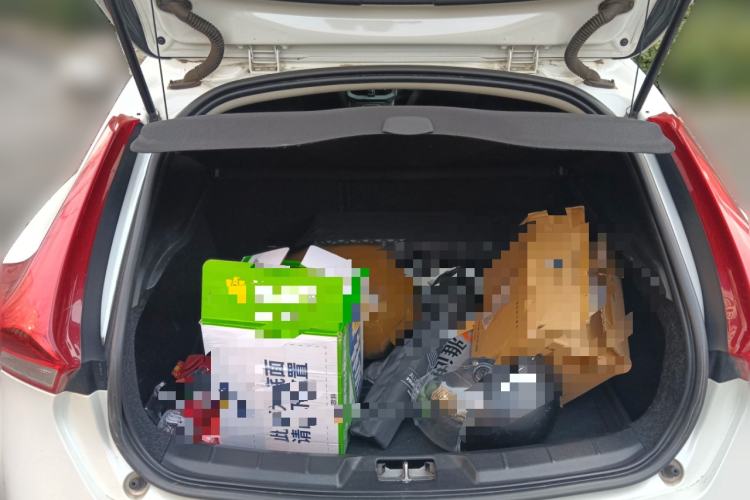 Used Volvo V40 2015 1.6T Zhiyi Edition Trunk