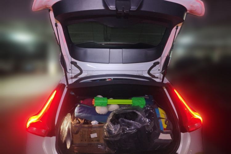 Used Volvo V40 2015 1.6T Zhiya Edition Trunk