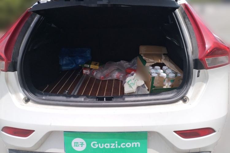 Used Volvo V40 2015 1.6T Zhiya Edition Trunk