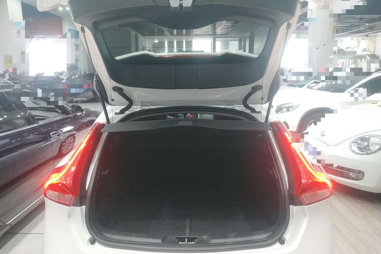Used Volvo V40 2015 1.6T Zhiya Edition Trunk