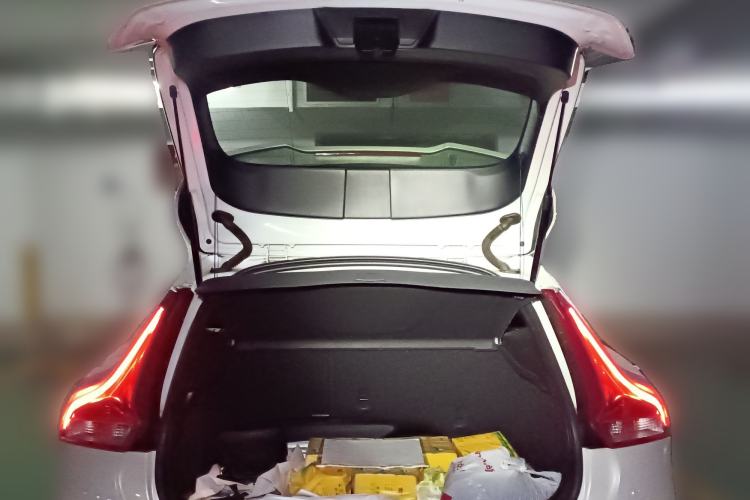 Used Volvo V40 2015 1.6T Zhiya Edition Trunk