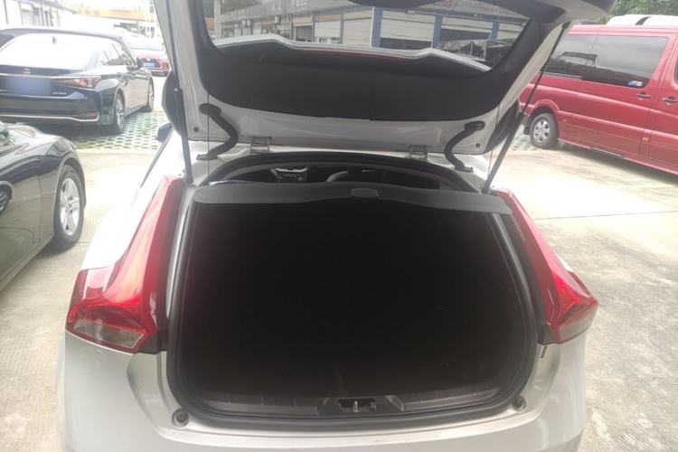 Used Volvo V40 2015 1.6T Zhiya Edition Trunk