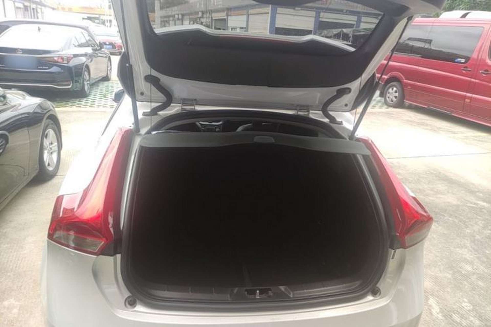 Used Volvo V40 2015 1.6T Zhiya Edition Trunk