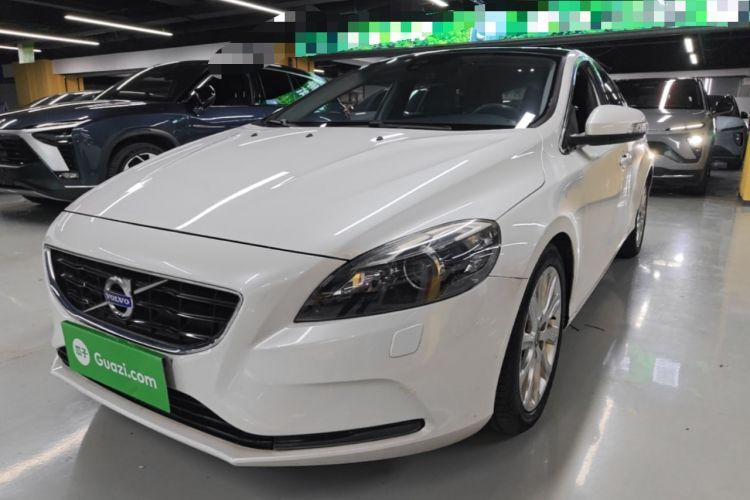 Volvo V40 2015 1.6T Zhiyi Edition usata Guazi used car, China used car export, Used car for sale, Used cars, Cheapest cars for sale
