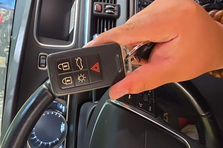 Used Volvo V40 2015 1.6T Zhiyi Edition Vehicle Key
