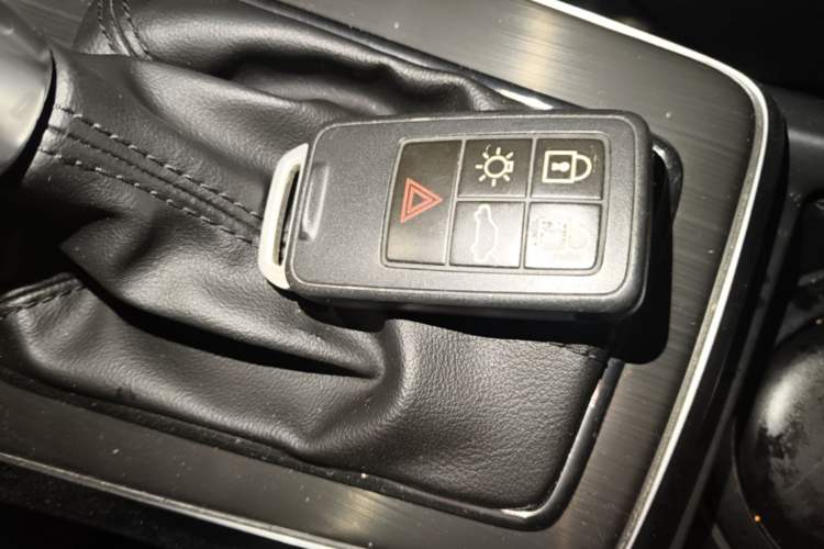 Used Volvo V40 2015 1.6T Zhiyi Edition Vehicle Key
