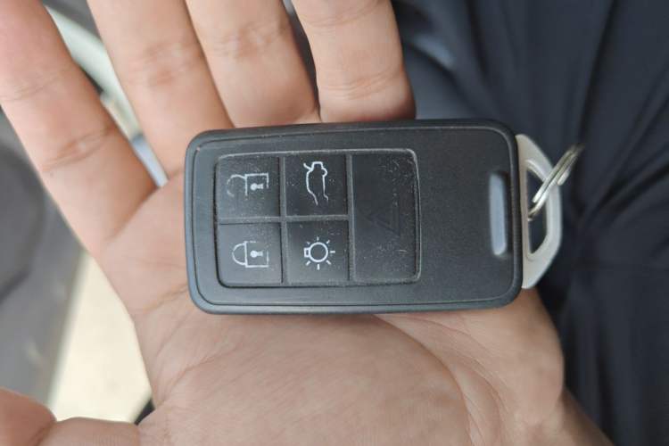 Used Volvo V40 2015 1.6T Zhiya Edition Vehicle Key