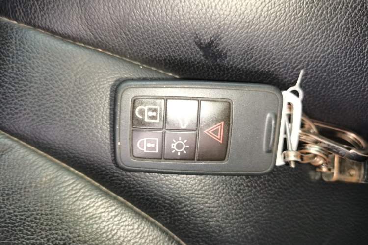 Used Volvo V40 2015 1.6T Zhiya Edition Vehicle Key