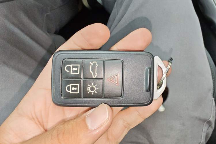 Used Volvo V40 2015 1.6T Zhiya Edition Vehicle Key