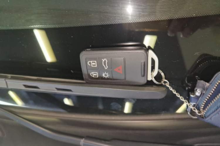Used Volvo V40 2015 1.6T Zhiya Edition Vehicle Key