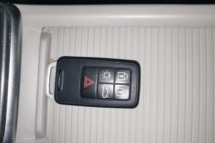 Used Volvo V40 2015 1.6T Zhiya Edition Vehicle Key
