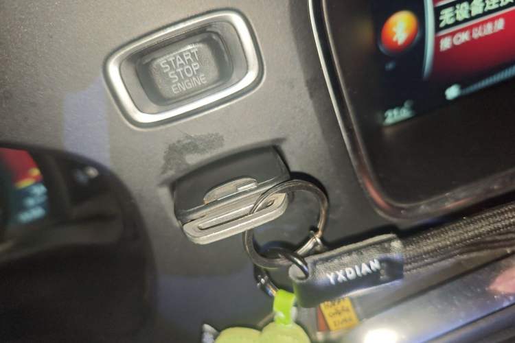 Used Volvo V40 2015 1.6T Zhiya Edition Vehicle Key