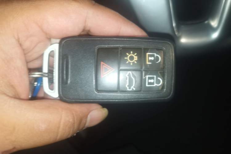 Used Volvo V40 2015 1.6T Zhiyi Edition Vehicle Key
