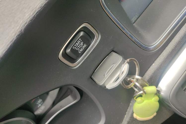 Used Volvo V40 2015 1.6T Zhiya Edition Vehicle Key