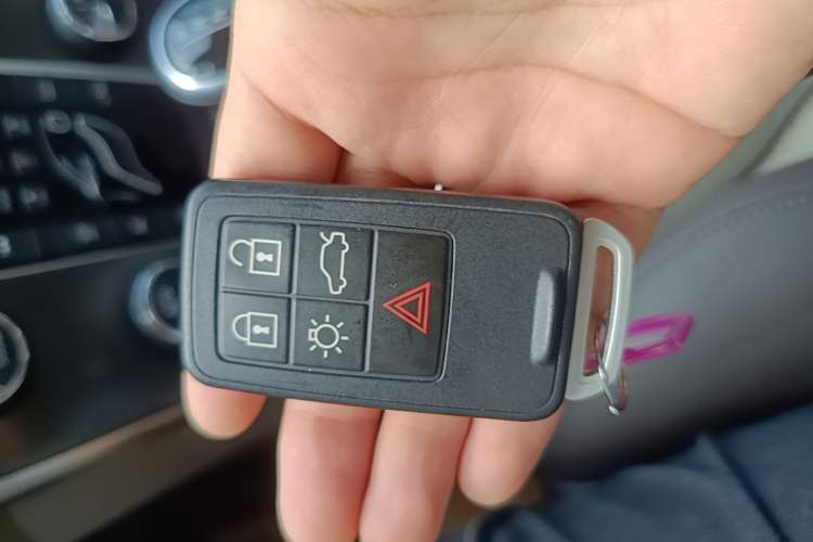 Used Volvo V40 2015 1.6T Zhiyi Edition Vehicle Key