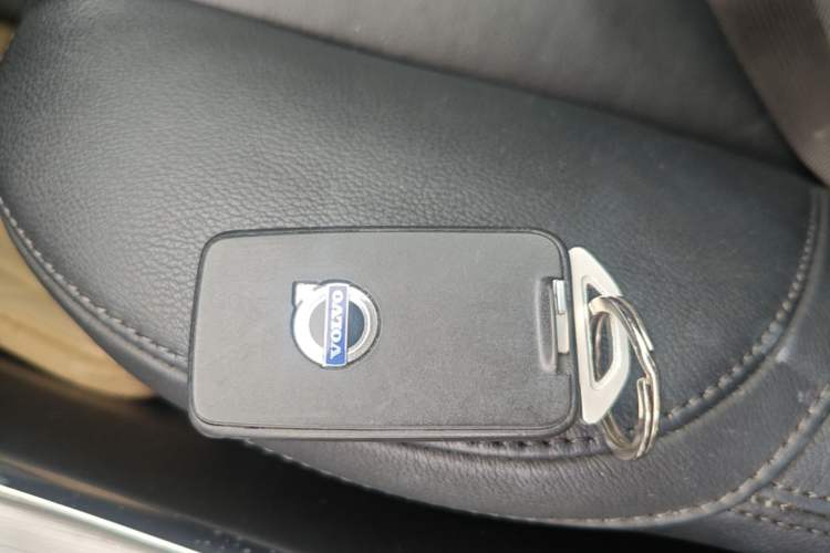 Used Volvo V40 2015 1.6T Zhiyi Edition Vehicle Key