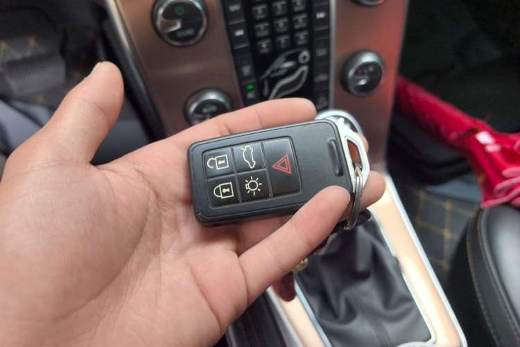 Used Volvo V40 2015 Cross Country T5 AWD Smart Luxury Edition Vehicle Key