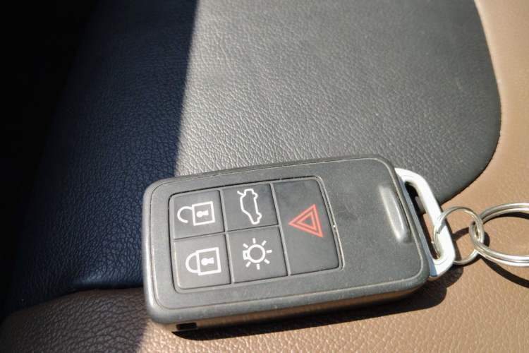 Used Volvo V40 2015 Cross Country T5 AWD Smart Luxury Edition Vehicle Key