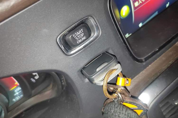 Used Volvo V40 2015 1.6T Zhiya Edition Vehicle Key