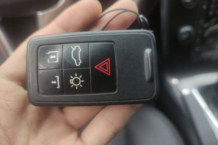 Used Volvo V40 2015 1.6T Zhiya Edition Vehicle Key