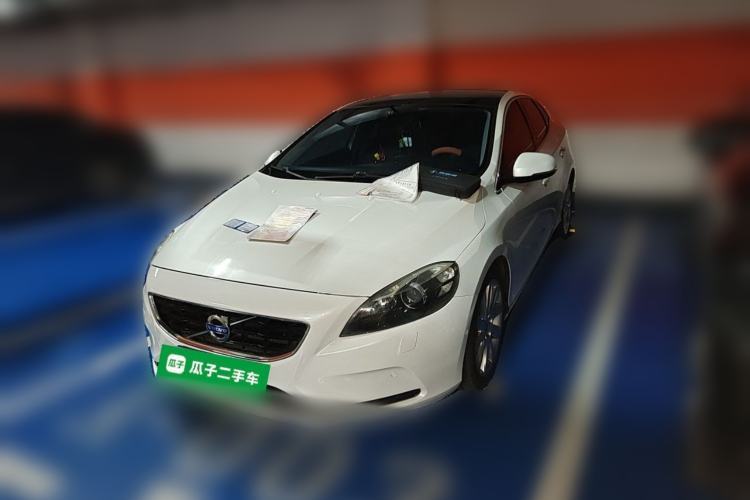 Used Volvo V40 2015 1.6T Zhiya Edition Guazi used car, China used car export, Used car for sale, Used Volvo cars, Cheapest cars for sale