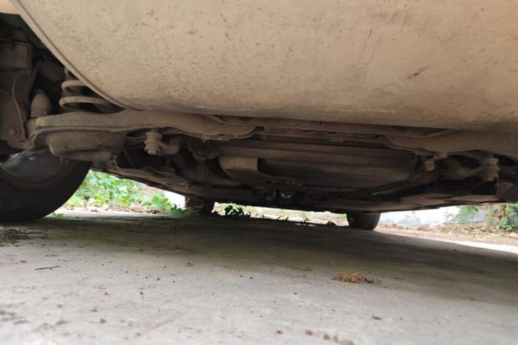 Used Volvo V40 2015 1.6T Zhiyi Edition Chassis Rear