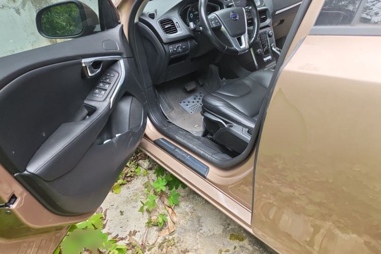 Used Volvo V40 2015 1.6T Zhiyi Edition Driver Seat