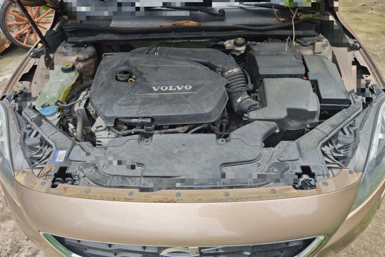 Used Volvo V40 2015 1.6T Zhiyi Edition Engine Bay