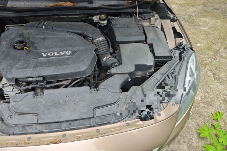 Used Volvo V40 2015 1.6T Zhiyi Edition Engine Bay Left