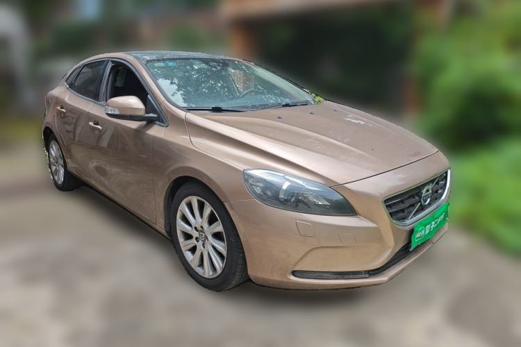 Used Volvo V40 2015 1.6T Zhiyi Edition Front Right 45 Deg