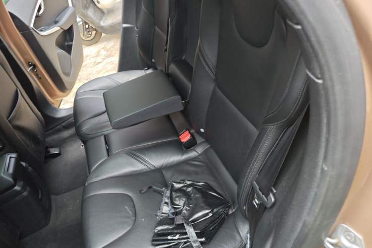 Used Volvo V40 2015 1.6T Zhiyi Edition Left Rear Seat