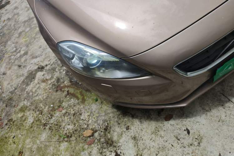 Used Volvo V40 2015 1.6T Zhiyi Edition Right Front Headlight