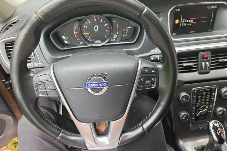 Used Volvo V40 2015 1.6T Zhiyi Edition Steering Wheel