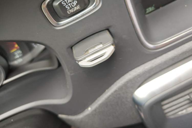 Used Volvo V40 2015 1.6T Zhiyi Edition Vehicle Key