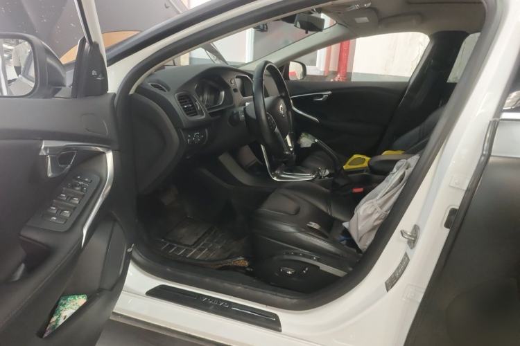 Used Volvo V40 2016 T4 Smart Luxury Edition Driver Seat