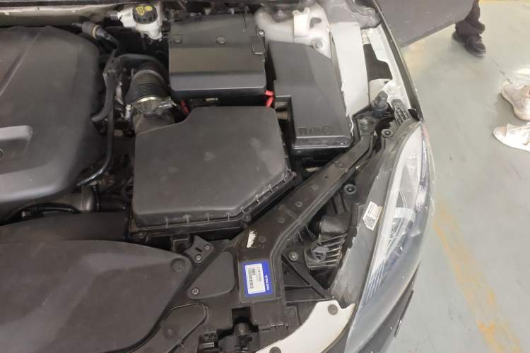 Used Volvo V40 2016 T4 Smart Luxury Edition Engine Bay Left