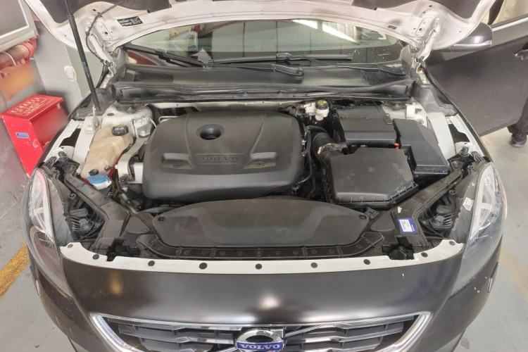 Used Volvo V40 2016 T4 Smart Luxury Edition Engine Bay