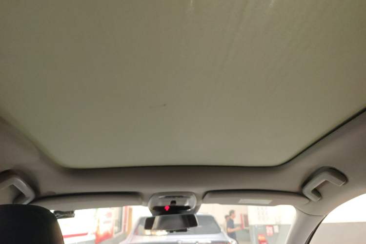 Used Volvo V40 2016 T4 Smart Luxury Edition Headliner