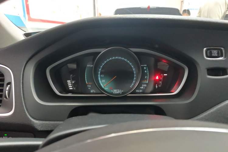 Used Volvo V40 2016 T4 Smart Luxury Edition Instrument Cluster