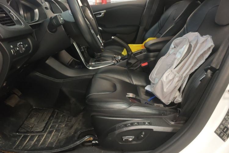 Used Volvo V40 2016 T4 Smart Luxury Edition Left Front Seat