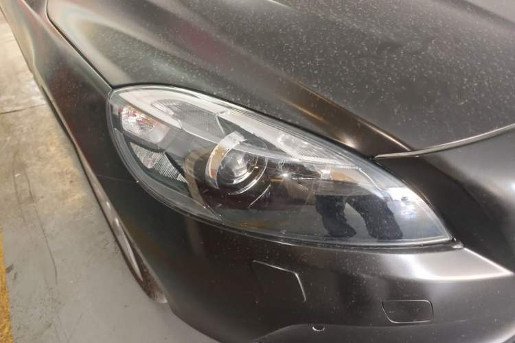 Used Volvo V40 2016 T4 Smart Luxury Edition Right Front Headlight