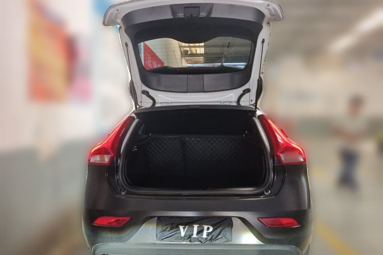 Used Volvo V40 2016 T4 Smart Luxury Edition Trunk