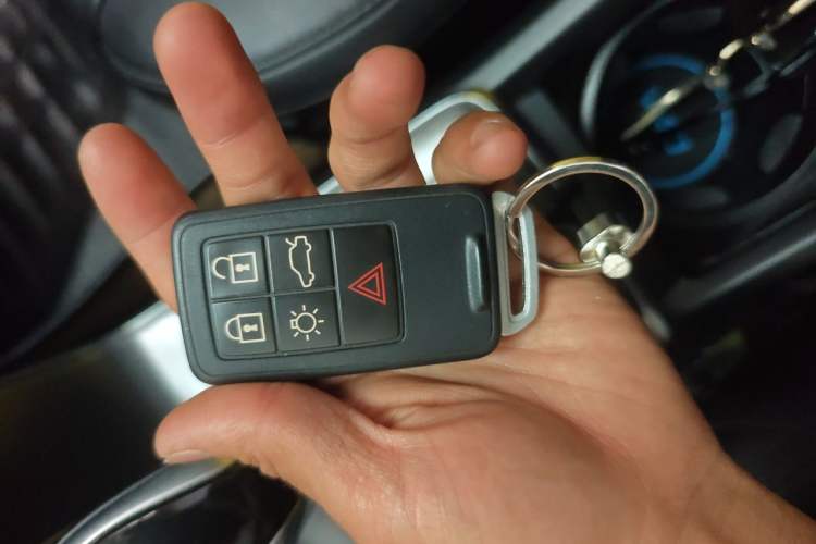 Used Volvo V40 2016 T4 Smart Luxury Edition Vehicle Key