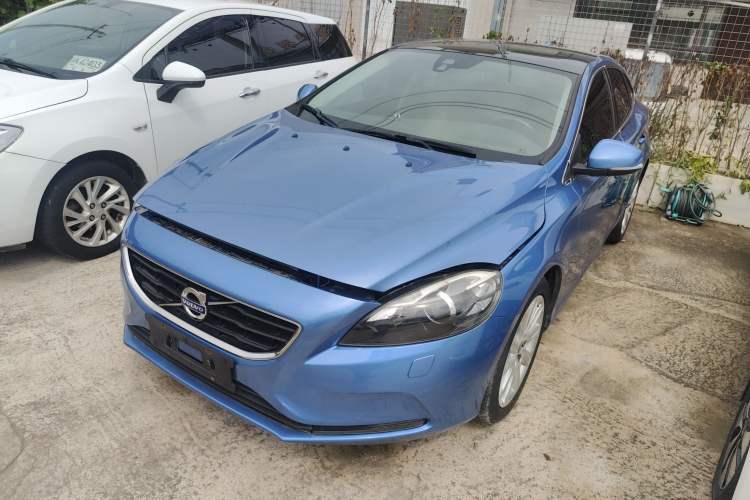 Used Volvo V40 2016 T3 Zhiyi Edition Guazi used car, China used car export, Used car for sale, Used Volvo cars, Cheapest cars for sale