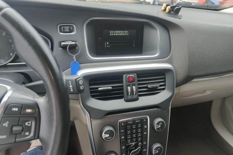 Used Volvo V40 2016 T3 Zhiyi Edition Audio And AC Panel